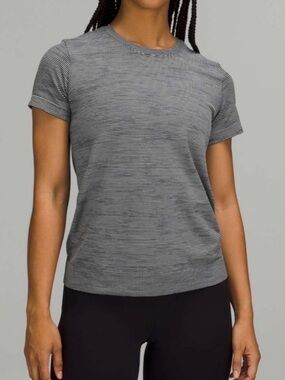 Lululemon Swiftly Relaxed Short Sleeve T-Shirt - Size 6